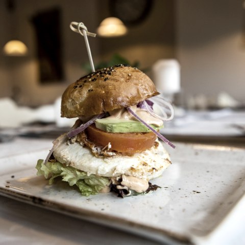 Landgasthaus "Zum Kreuzberg" Burger, &copy; CC BY-SA Andreas Goltz