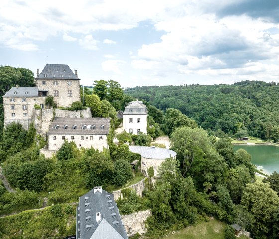 Blankehiem Castle towers over the village, &copy; Eifel Tourismus GmbH, Dennis Stratmann - finanziert durch REACT-EU