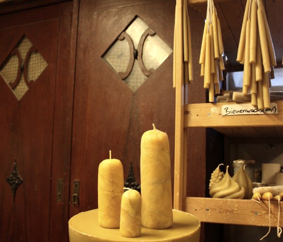 Auswahl an Bienenwachskerzen, &copy; GesundLand Vulkaneifel
