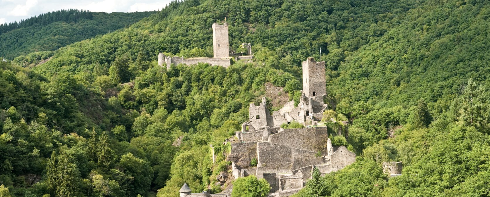 Graafschapspad: Uitzicht op kastelen van Manderscheid, © GesundLand Vulkaneifel/D. Ketz