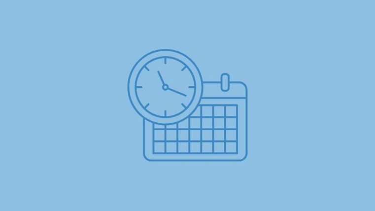 Eine einfache Darstellung eines Kalenders mit einer Uhr. Das Bild hat einen blauen Hintergrund und zeigt Zeitmanagement.