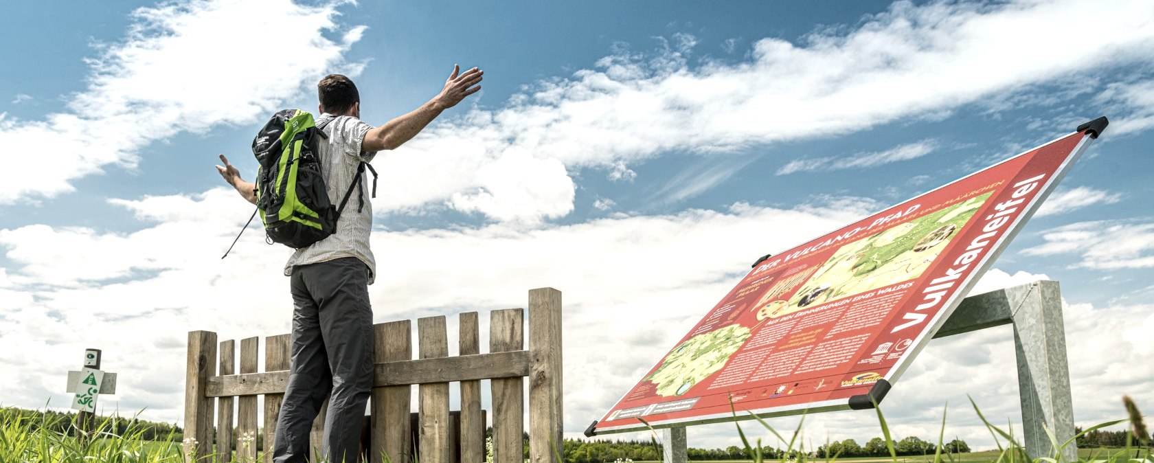 View over the garden fence on the Vulcano Trail hiking trail, © Eifel Tourismus GmbH, D. Ketz