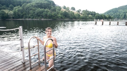 Abkühlung im Naturerlebnisbad Einruhr, © Eifel Tourismus GmbH, D. Ketz