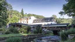 Heidsmühle Gebäudeansicht mit Landschaft, © Heidsmühle