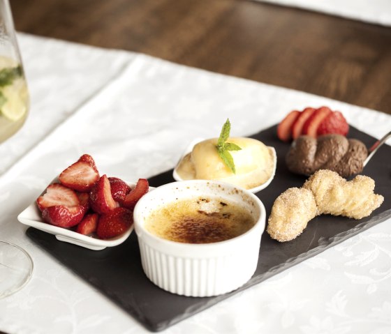 Landgasthaus "Zum Kreuzberg" Dessert, &copy; CC BY-SA Andreas Goltz