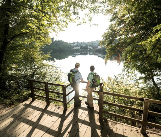 Neem de tijd en proef de sfeer op het Ulmener Maar, © Eifel Tourismus GmbH, D. Ketz
